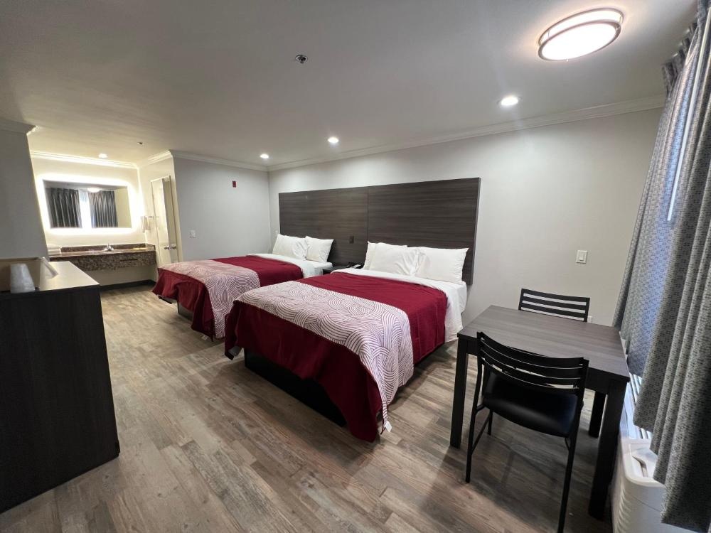 Deluxe Queen Room with Two Queen Beds